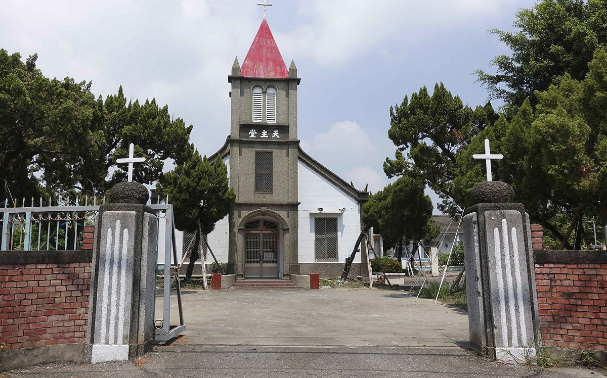 超過百年歷史的玫瑰天主堂隱身在村內，在偏鄉宣教百年以上，目前仍有150 位教友。 張大魯/攝影