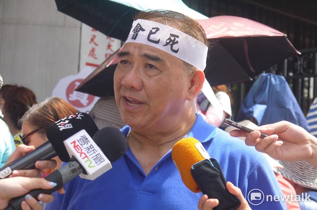 據媒體報導，台南市長賴清德將北上組閣，接替行政院長林全的職位。國民黨籍立委廖國棟受訪指出，民進黨在此時此刻批露消息，顯現民進黨仍考量一黨之私，另他認為賴清德不宜在此時接任行政院長一職。 圖：張芸嘉／攝