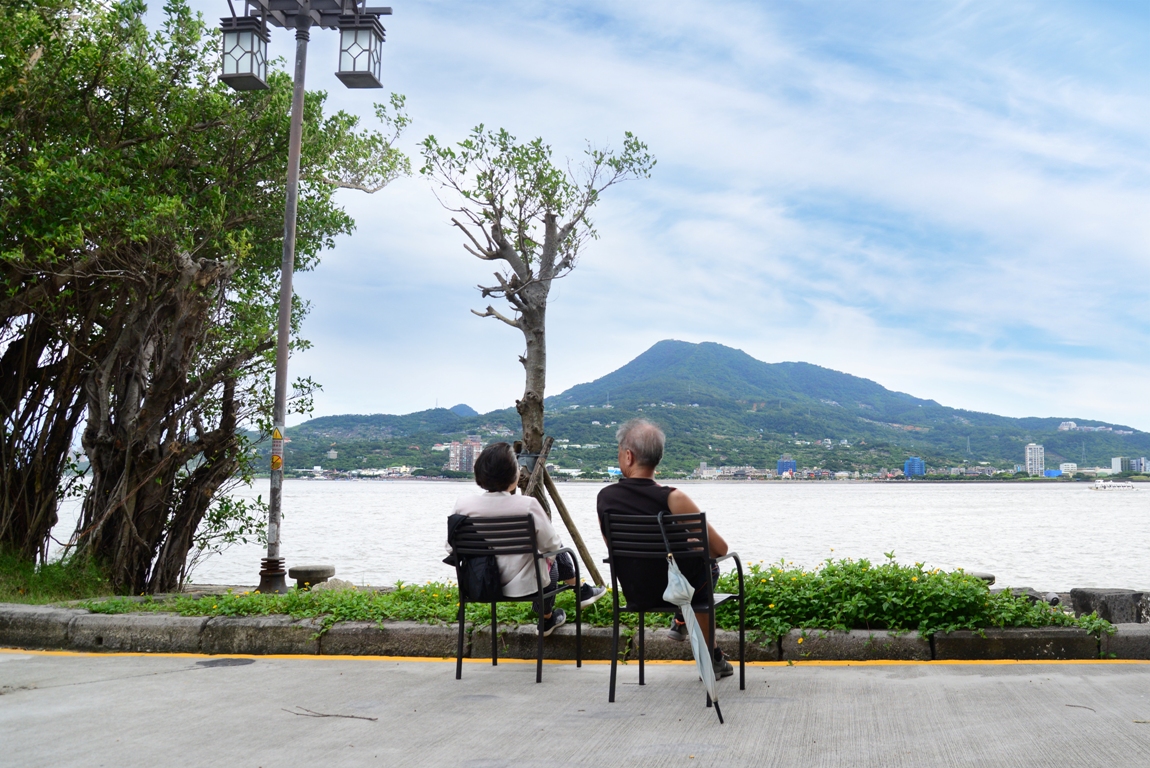 淡水海關碼頭園區過去為軍事管制區，現在成為大家放鬆、欣賞淡水河景的最佳場域。 圖：新北市立淡水古蹟博物館提供