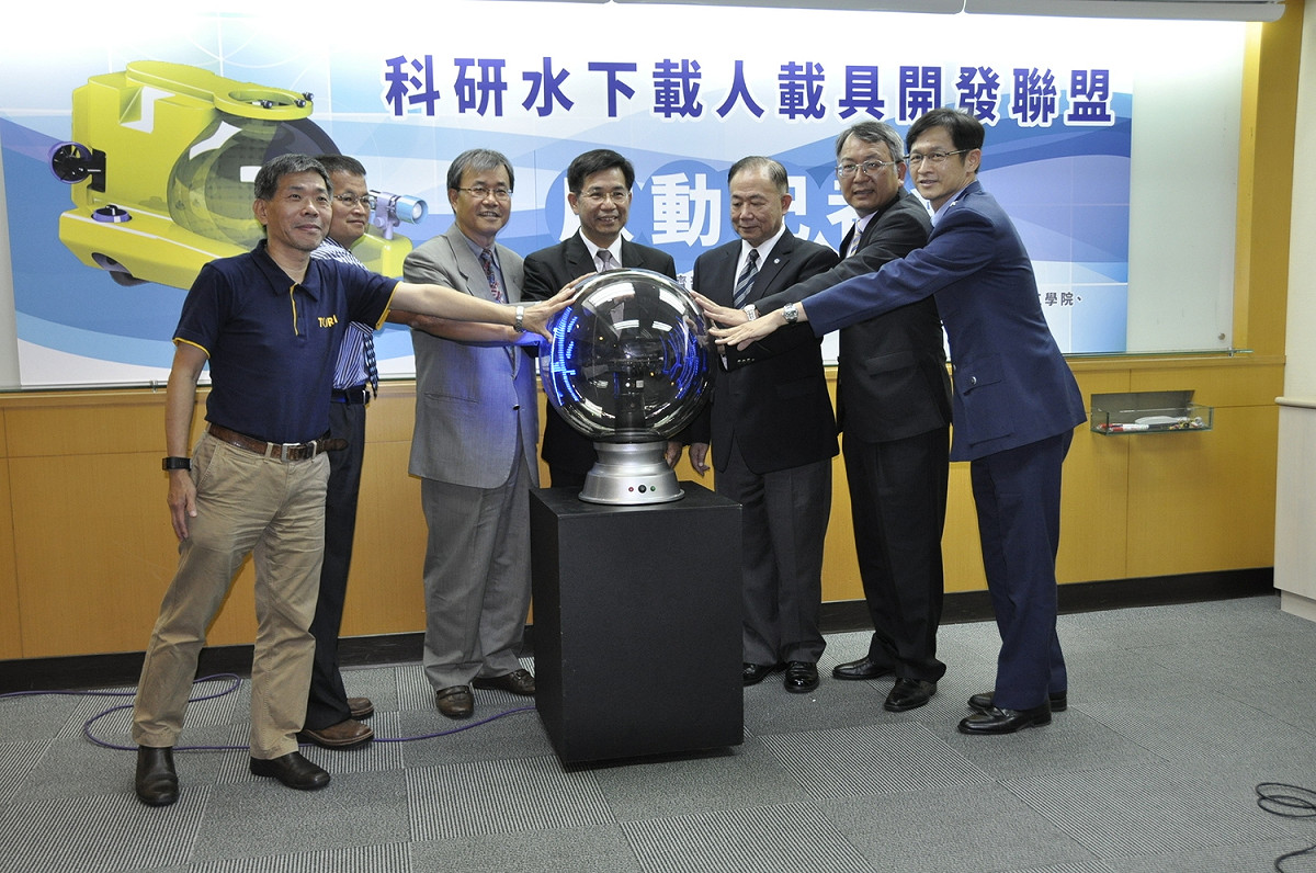 由產學業組成的科研水下載人載具開發聯盟，今天宣布投入研發全台第一艘由國人自製的水下載人載具（潛艇）。 圖：陳香蘭／攝