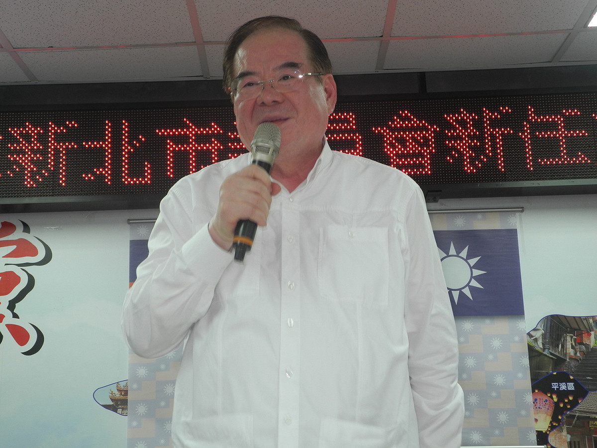 李乾龍強調自己是「抬轎的人」，目標是要建立新北市的灘頭堡，穩住市長和議長寶座，力求議會過半，全力贏回2018年。 圖：王峻昌/攝