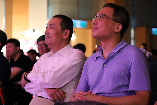 侯友宜和上報副社長， 前總統府副秘書長馬永成在六都電競爭霸賽新北決賽現場互動熱絡，侯友宜致詞時還特別強調「我的兄弟馬副社長」。 圖：蔡幸秀/攝影