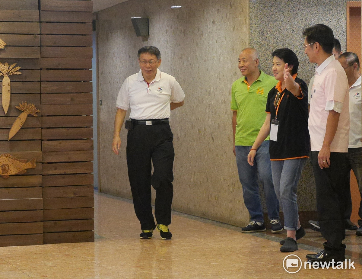 台北世大運甫圓滿落幕，世大運吉祥物「熊讚」也失業了，經台北市就業服務站媒合，目前可能落腳於動物園。柯文哲今（2）天受訪時笑說，北市府會做專案處理。 圖：趙婉淳／攝