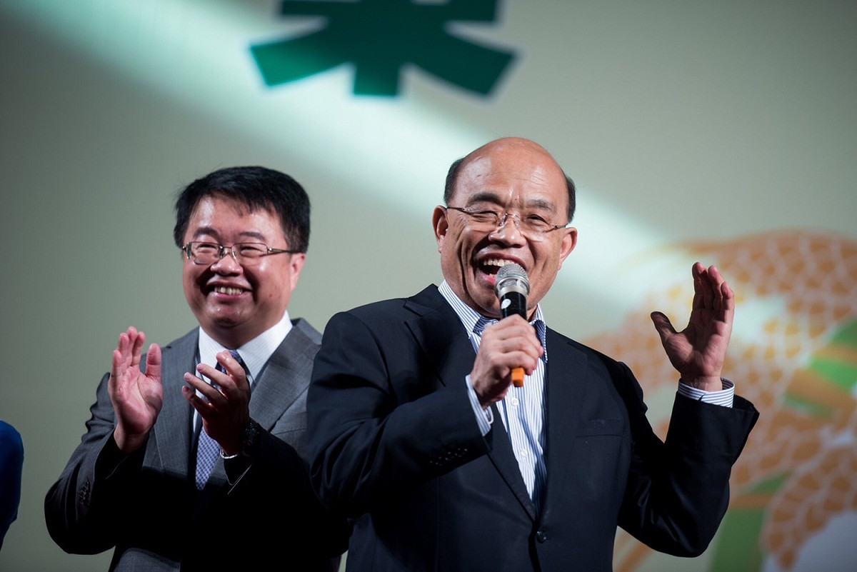 吳秉叡(左)是前行政院長蘇貞昌的子弟兵，老長官今晚也來站台「衝！衝！衝！」。 圖:吳秉叡辦公室提供