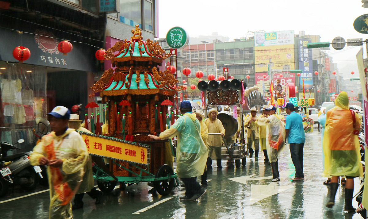 2017丁酉鷄籠中元祭，今 (3) 日下午在市區進行迎斗燈遶境遊行。 圖 : 基隆市政府/提供