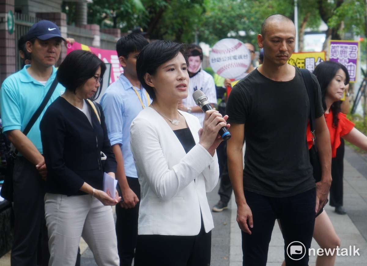 全國文化會議場外陳抗訴求，傳達了文化部長鄭麗君心中的憂慮。 圖:常日豪／攝