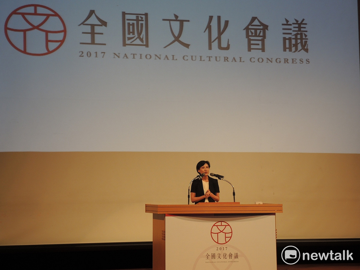 文化部長鄭麗君3日出席全國文化會議時表示，為鼓勵大眾文化消費與建立文化大數據分析機制，未來將推出「文化卡」作為個人文化數位憑證，也可能考慮結合地方既有的電子憑證或卡片。 圖：黃韋銓/攝