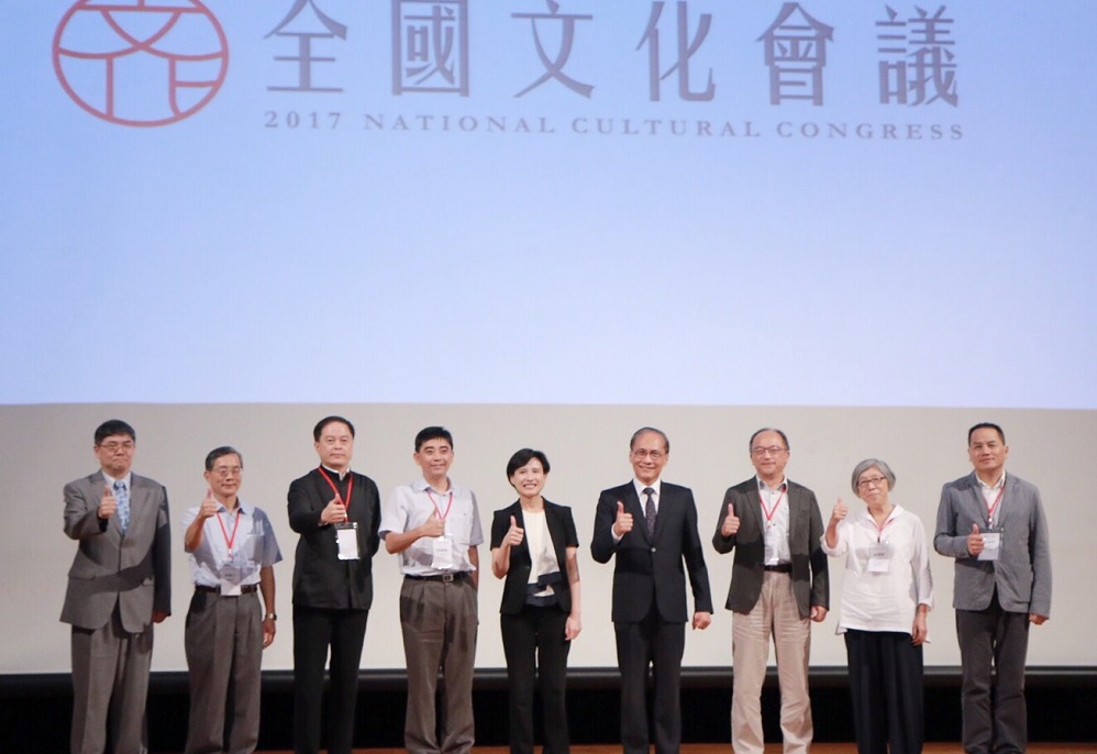 連續召開兩天的全國文化會議，今天行政院長林全與文化部長鄭麗君「快閃」，社運團體傳承與賴神交手經驗。 圖:資料畫面