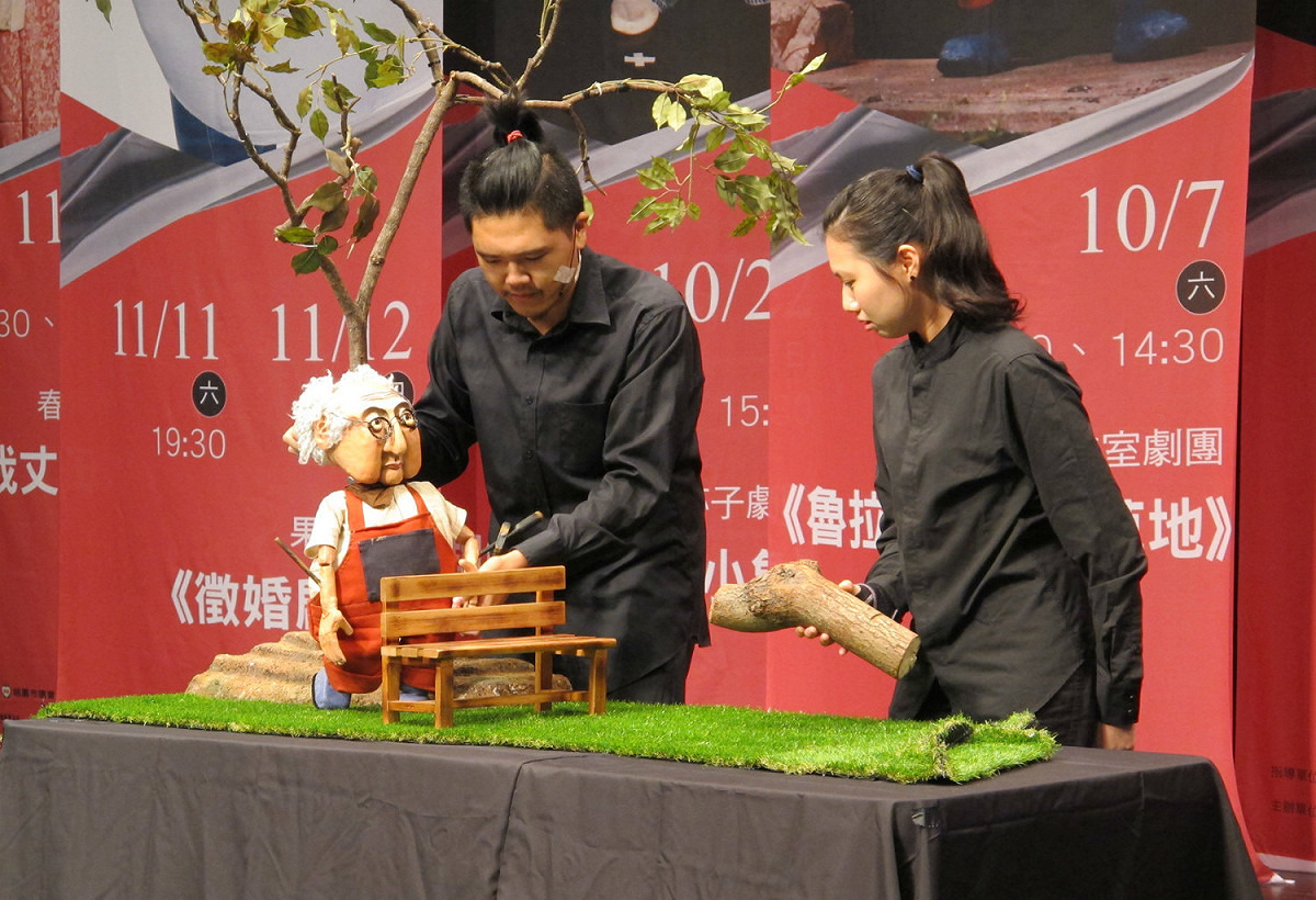 無獨有偶工作室劇團《魯拉魯先生的草地》示範演出 圖：桃園市政府/提供