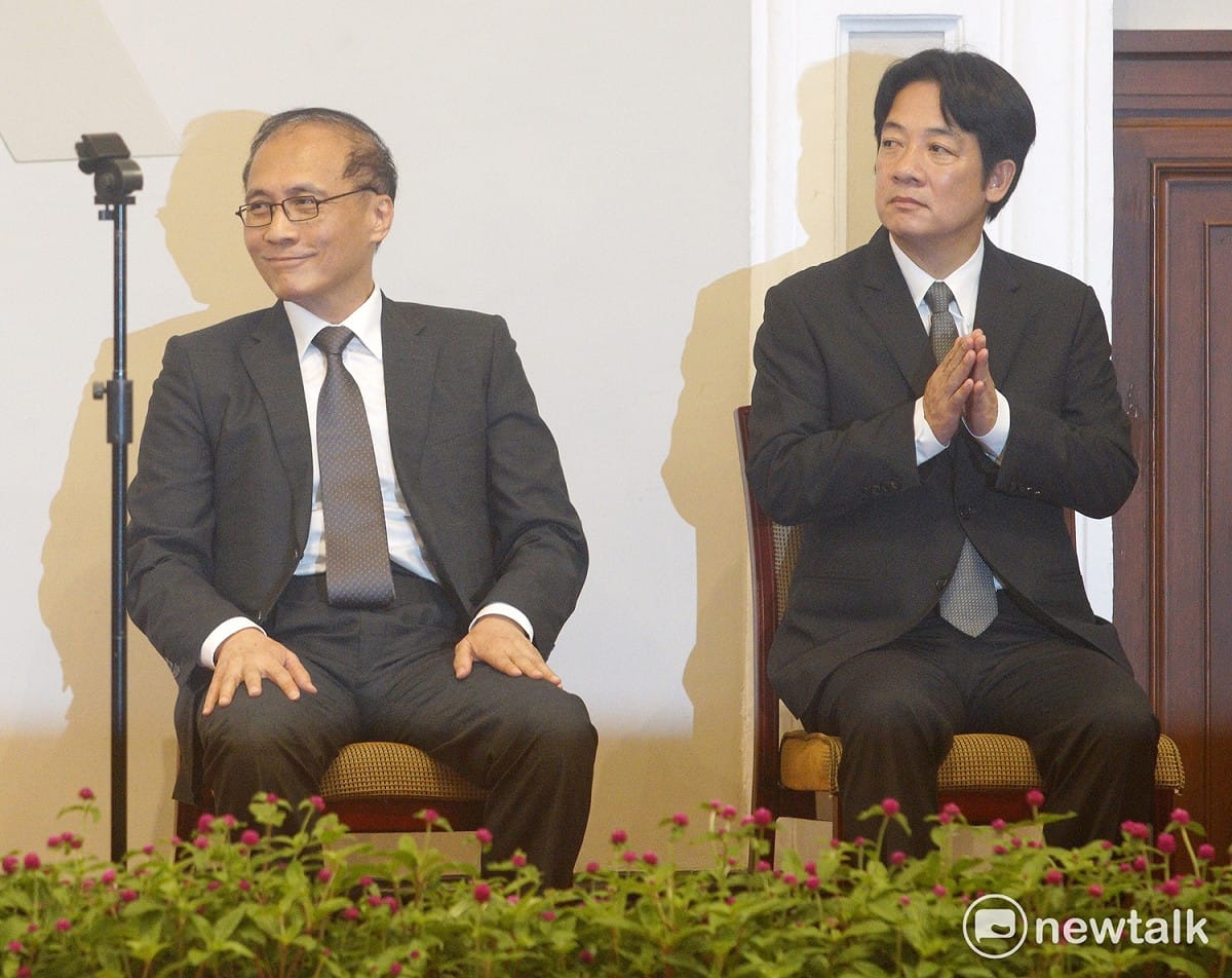 即將卸任閣揆的林全（左）說，自己的心情「有點像畢業典禮」。 圖：常日豪/攝