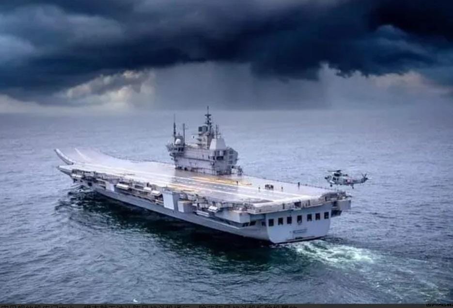 印度海軍航空母艦的機庫門太小，無法讓陣風戰鬥機順利通行。 圖：翻攝自航空視界