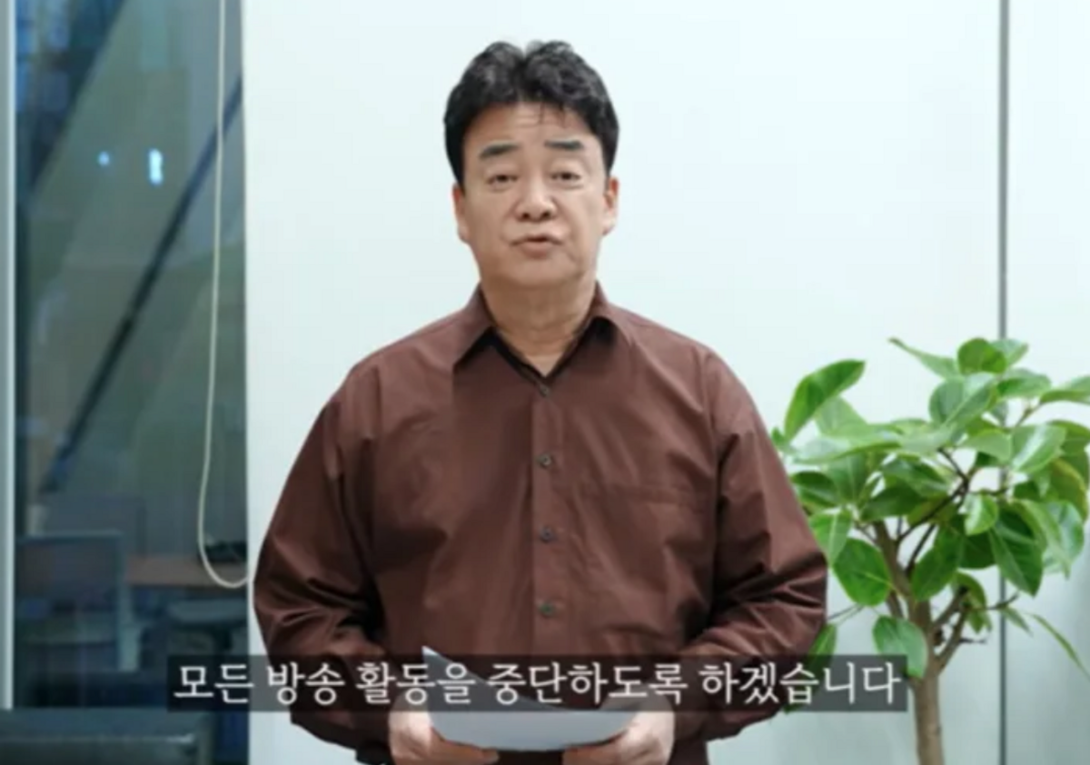 白種元近期由於爆出旗下品牌食物產地標示不符等欺騙消費者的行為，今日正式宣布將全面中斷演藝活動。 圖：翻攝自백종원 PAIK JONG WON YT頻道