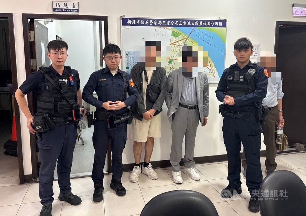日籍77歲男子守田（右3）跨海來台尋找25年沒見的兒子（左3），經三重分局3名員警熱心協助下，順利完成此一尋人超級任務。（翻攝照片）中央社記者王鴻國傳真 114年5月6日