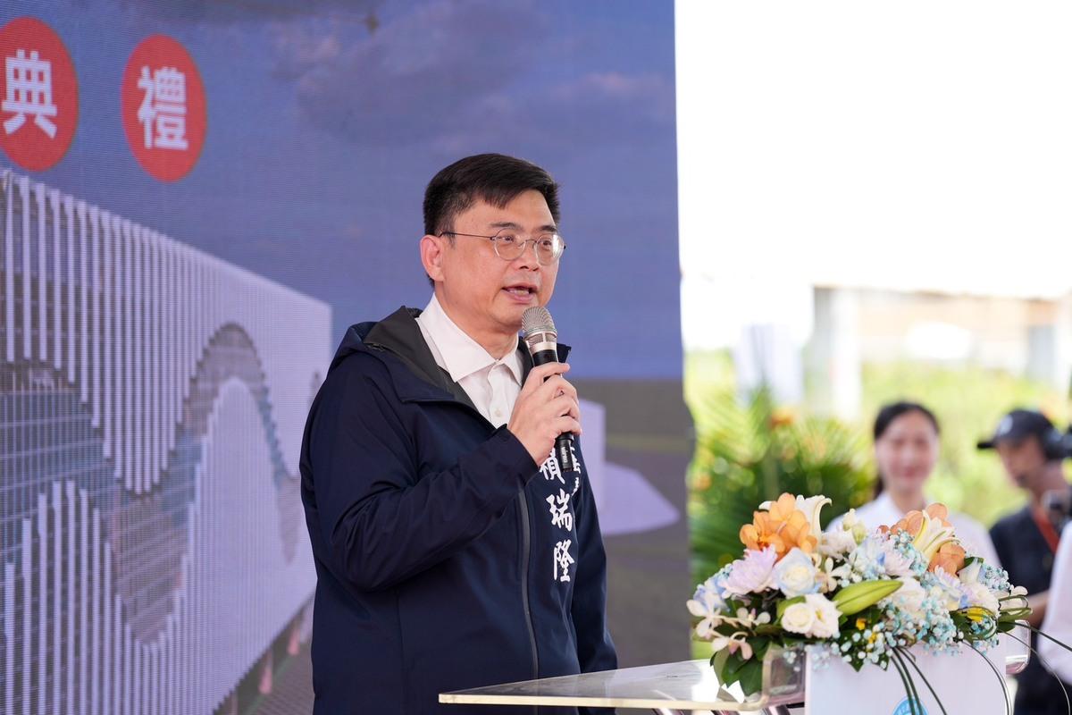 賴瑞隆表示，將追蹤中油總部南遷計畫進度。 圖：賴瑞隆辦公室/提供