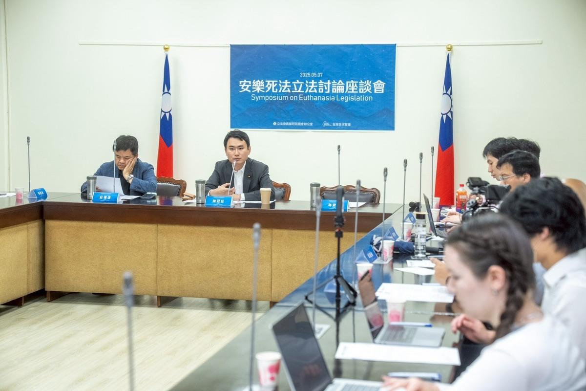民進黨立委陳冠廷今（7）天舉行安樂死立法座談會。 圖：陳冠廷辦公室提供