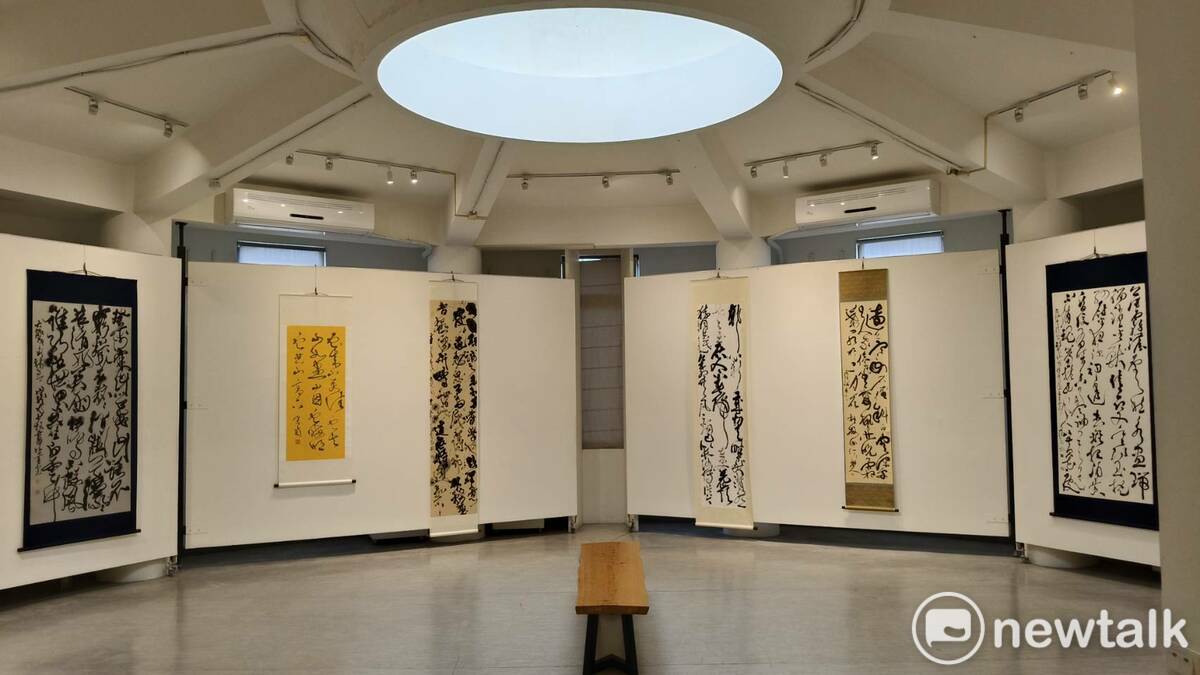 集結10位行草名家作品，備受書壇矚目的「驚雲─當代行草十人展」，自5/8至5/29在南台灣書法殿堂「明宗書法藝術館」轟動登場。 圖：黃博郎／攝