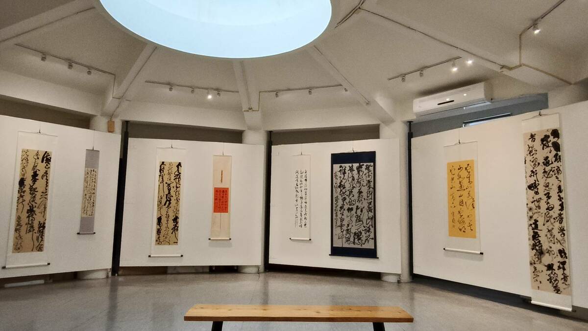 集結10位行草名家作品，備受書壇矚目的「驚雲─當代行草十人展」，自5/8至5/29在南台灣書法殿堂「明宗書法藝術館」轟動登場。 圖：黃博郎／攝