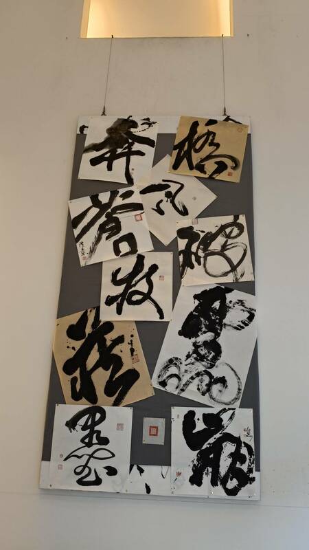集結10位行草名家作品，備受書壇矚目的「驚雲─當代行草十人展」，自5/8至5/29在南台灣書法殿堂「明宗書法藝術館」轟動登場。 圖：黃博郎／攝