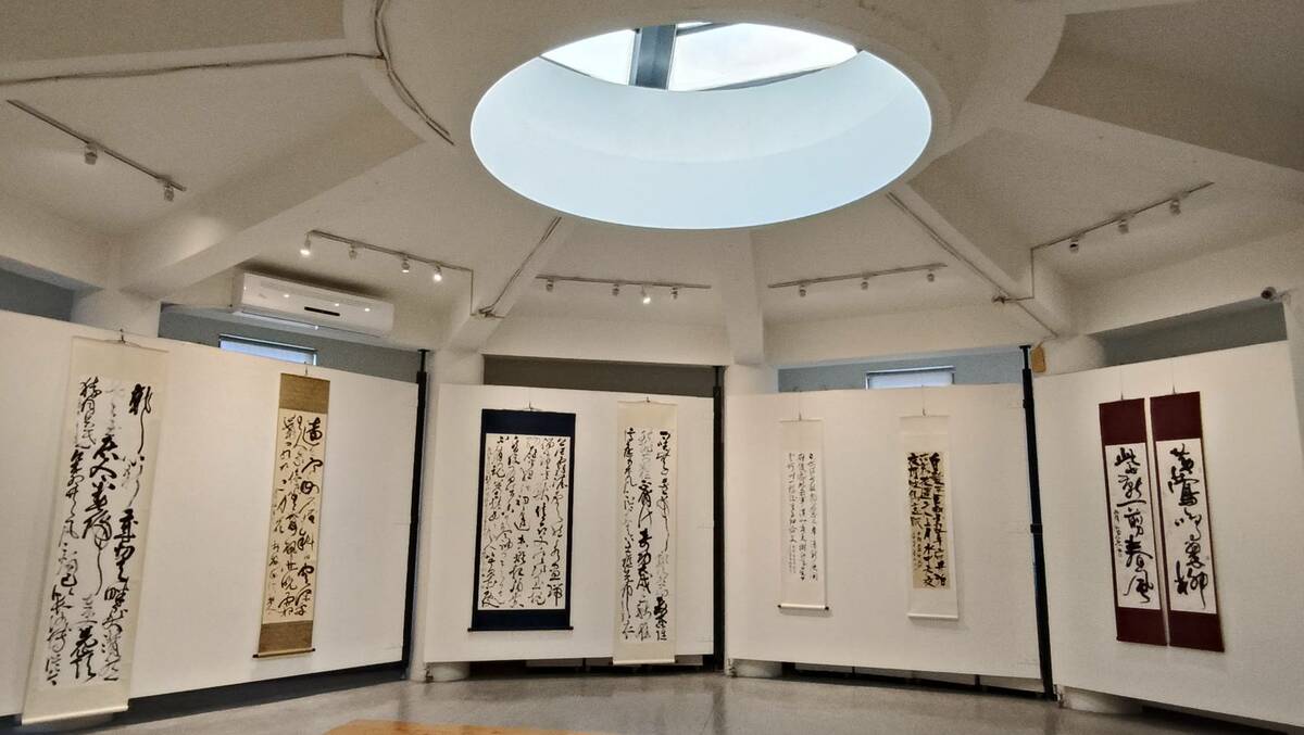 集結10位行草名家作品，備受書壇矚目的「驚雲─當代行草十人展」，自5/8至5/29在南台灣書法殿堂「明宗書法藝術館」轟動登場。 圖：黃博郎／攝