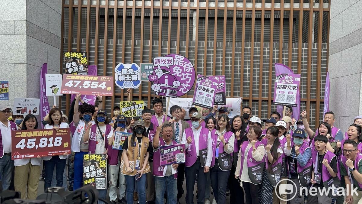 罷免藍委徐巧芯衝出41,874份收件量，達到41,874份，大舉突破門檻178%。 圖：金大鈞/攝