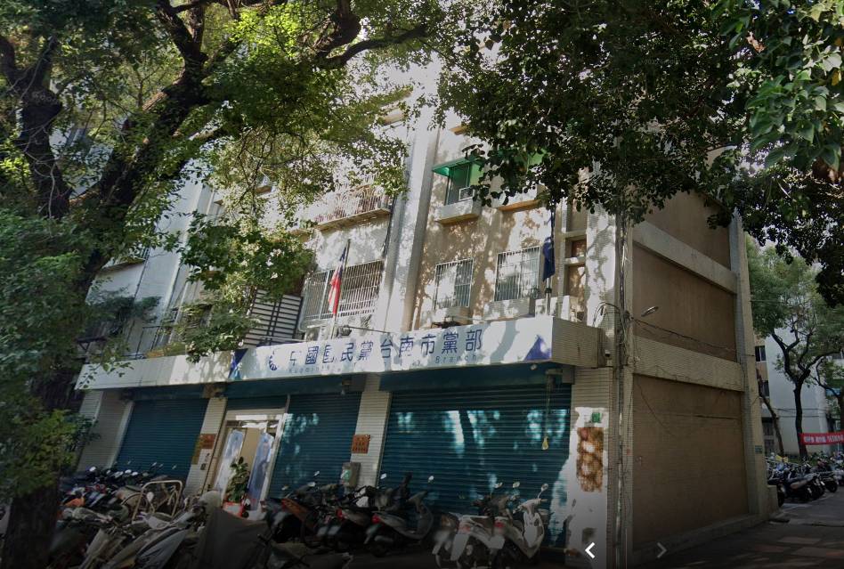 台南地檢署8日依偽造文書與《個資法》等罪，起訴國民黨台南市黨部副主委莊占魁等11人。 圖：截自Google Maps