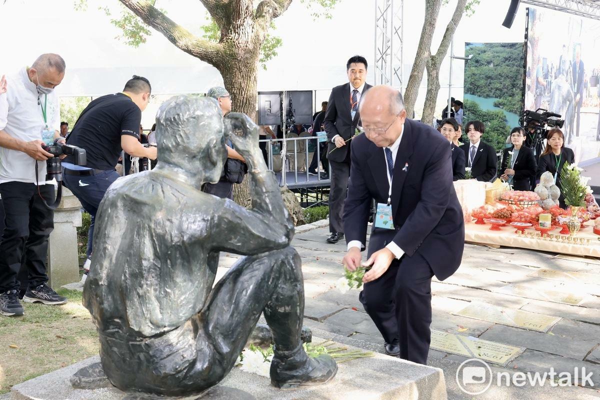農業部農田水利署在烏山頭水庫舉辦「八田與一技師逝世83週年追思紀念會」，總統賴清德親臨主祭，台南市長黃偉哲與八田與一長孫八田修一等家族成員及眾多貴賓到場參與追思活動，共同感念八田與一守護嘉南平原及農業的貢獻。 圖：台南市政府提供