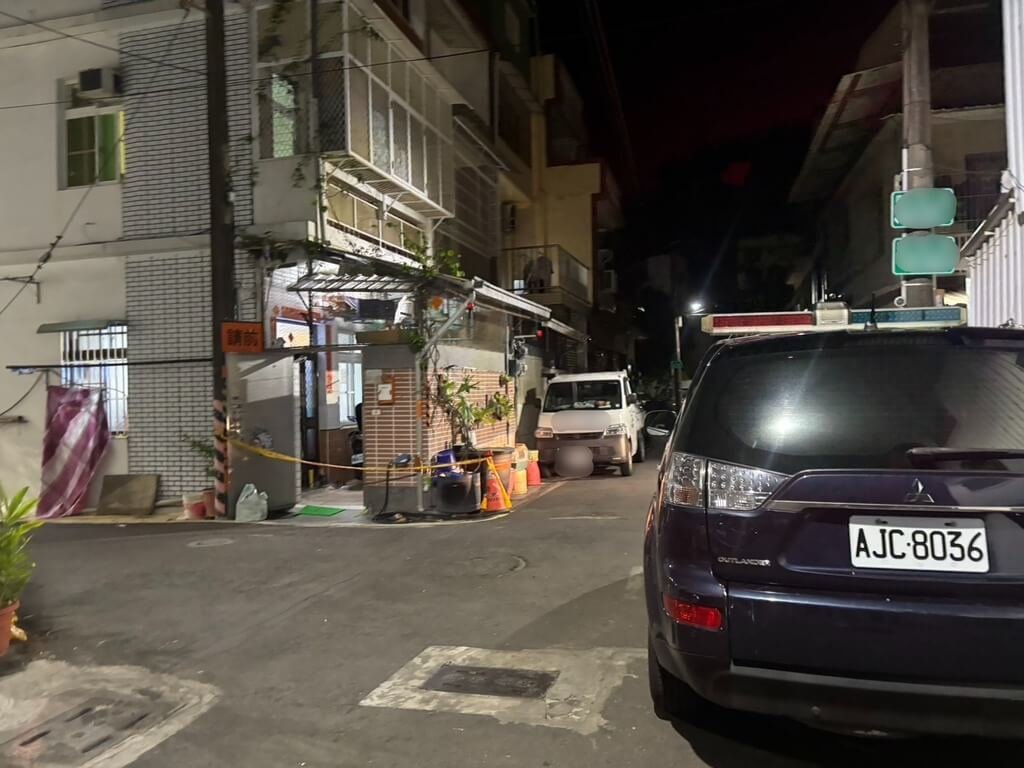 高雄市楠梓區1處民宅9日凌晨發生命案，程姓男子自稱與妻子酒後口角，憤而持刀砍傷妻子，程妻經送醫仍宣告不治。（高市楠梓警分局提供）中央社記者洪學廣傳真  114年5月9日