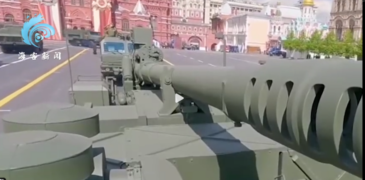 紅場閱兵現場，俄羅斯大批武器裝備亮相，重器雲集。 圖：翻攝自海客新聞