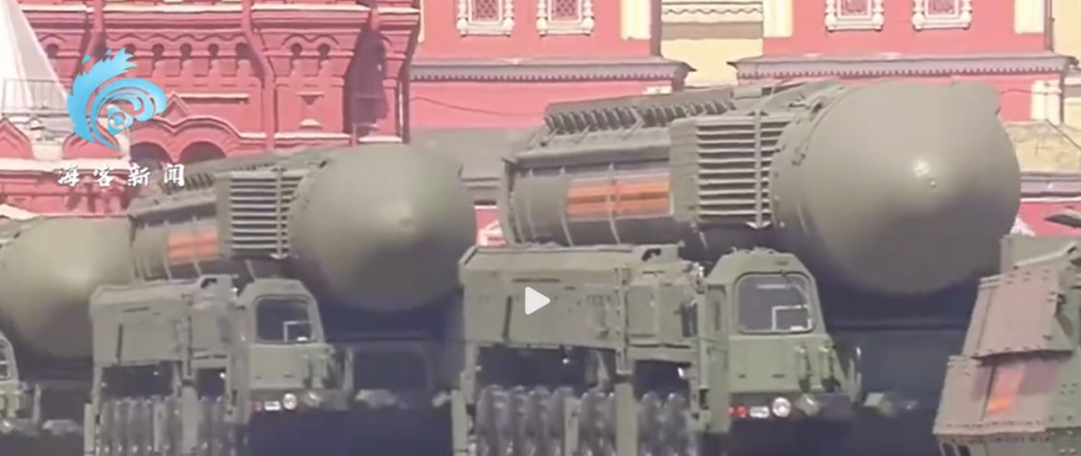 紅場閱兵現場，俄羅斯大批武器裝備亮相，重器雲集。 圖：翻攝自海客新聞