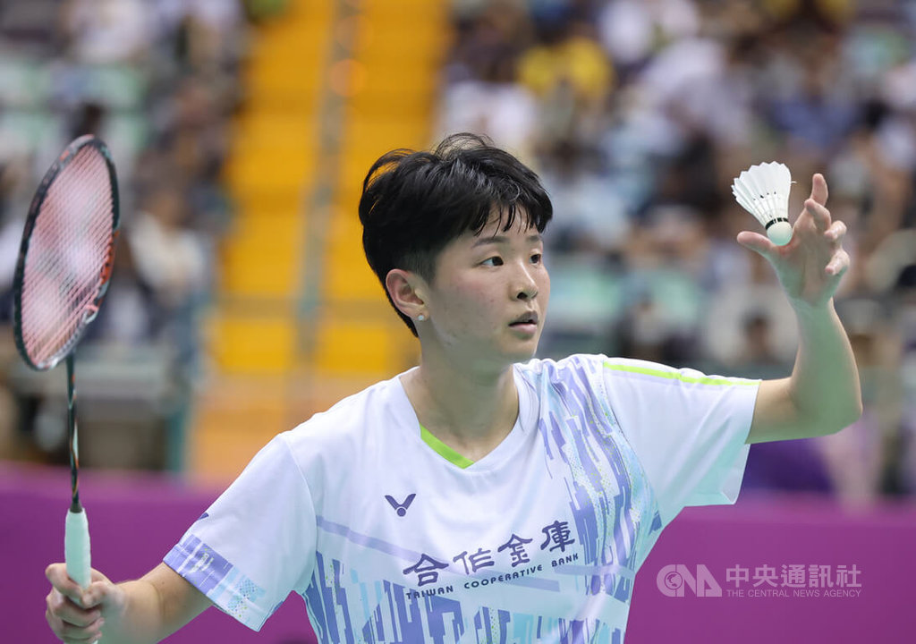 2025台北羽球公開賽女子單打8強賽程9日在台北小巨蛋持續展開，台灣好手洪毅婷（圖）與印度選手胡達（Unnati Hooda）交手失利，終場以1比2吞敗淘汰、無緣4強。中央社記者趙世勳攝  114年5月9日