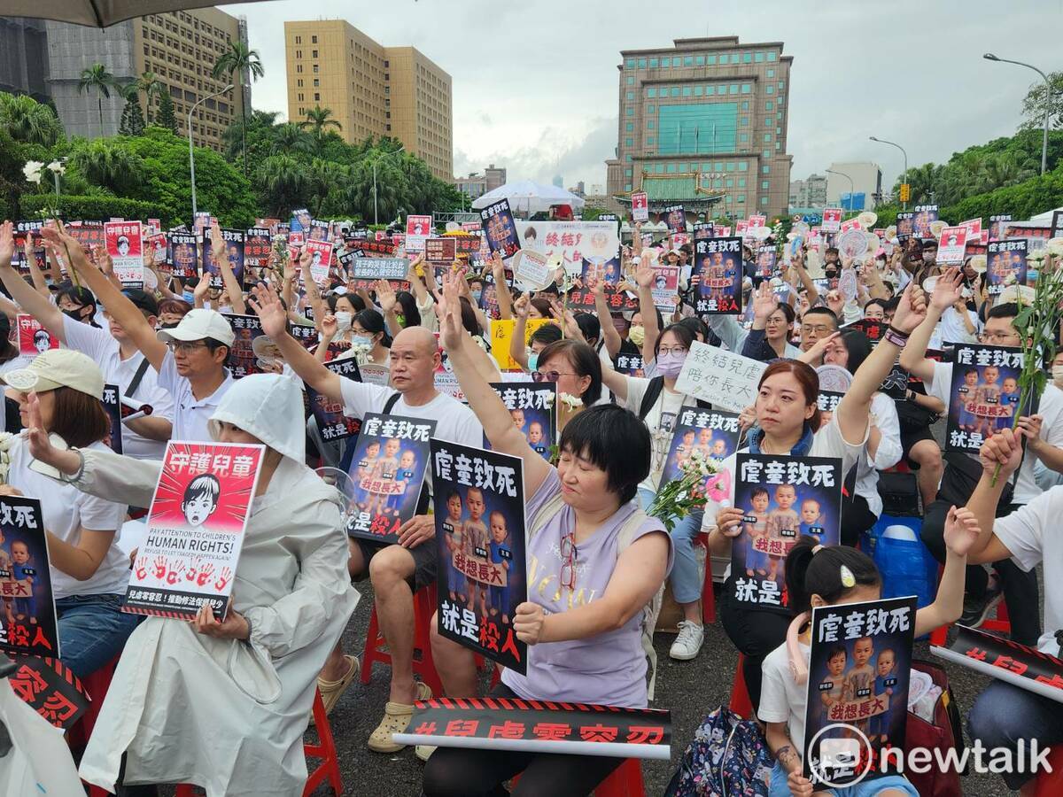 由民間自主發起的「終結兒虐」集會下午於凱道登場。 圖：黃建豪/攝