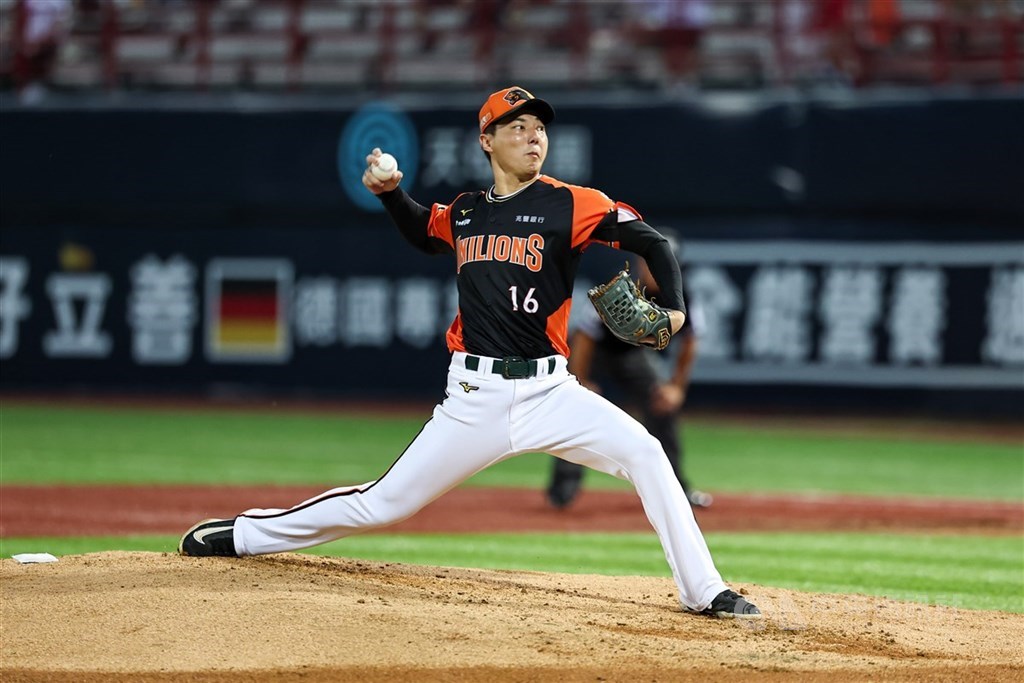 中職統一7-ELEVEn獅隊33歲投手郭俊麟（圖）預計11日回到一軍先發，將在花蓮棒球場對上富邦悍將隊，為本季首場一軍登板。（中央社檔案照片）