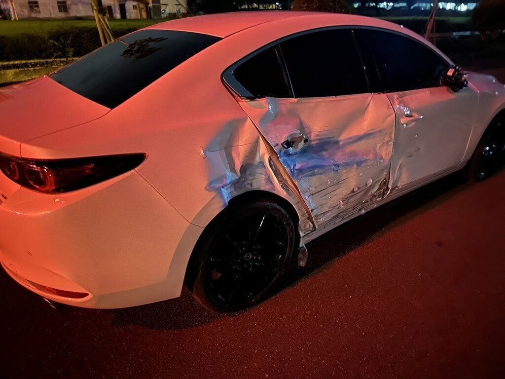 宜蘭監獄管理員伍姓男子10日晚間開車前往監獄時，在監獄前方與機車發生碰撞，騎士嚴姓男子送醫急救後宣告不治。（讀者提供）中央社記者王朝鈺傳真  114年5月11日