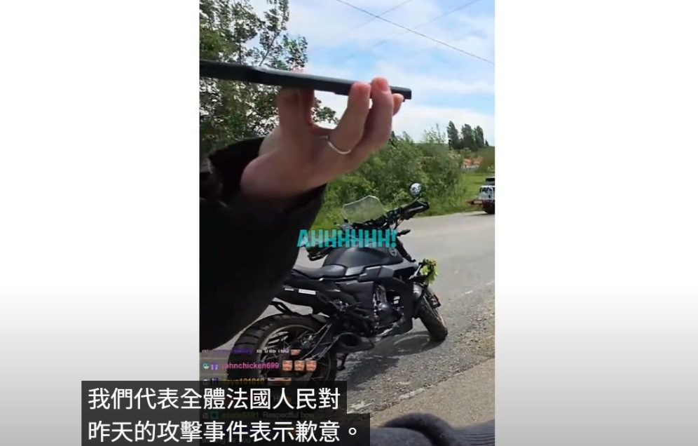 有其他法國人特地用翻譯APP跟企鵝妹道歉。 圖：翻攝自企鵝妹YT頻道