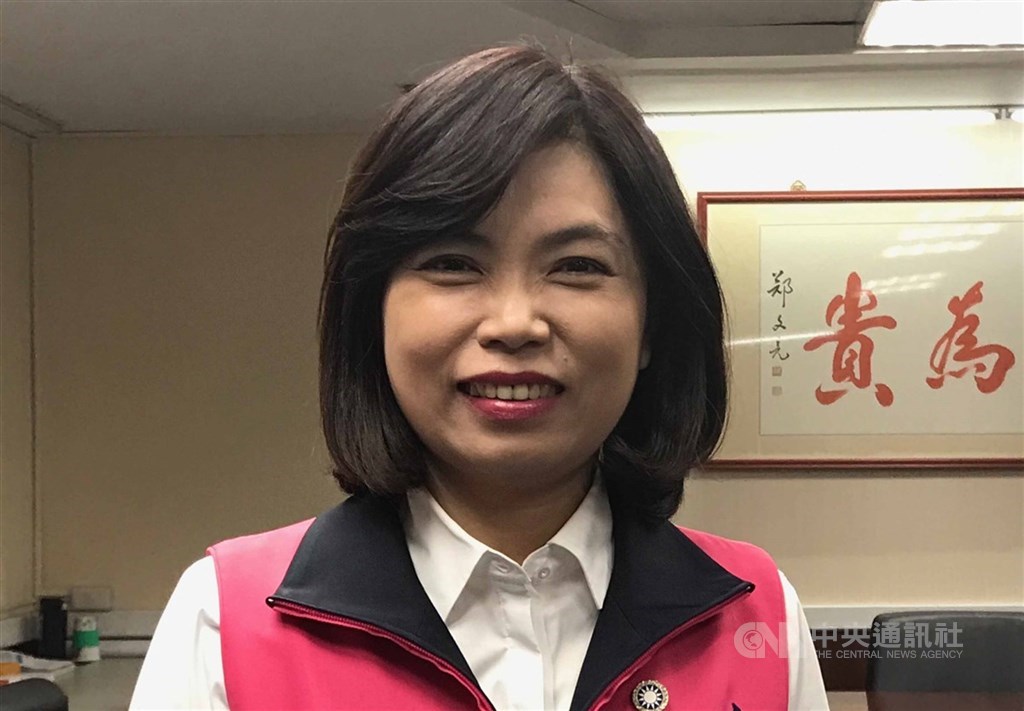 國民黨8連霸台南市議員蔡淑惠（圖）涉嫌以虛報名額或低薪高報方式，詐取公費助理補助費共新台幣533萬餘元，台南地方法院12日判決應執行有期徒刑2年，緩刑5年，褫奪公權3年。（中央社檔案照片）
