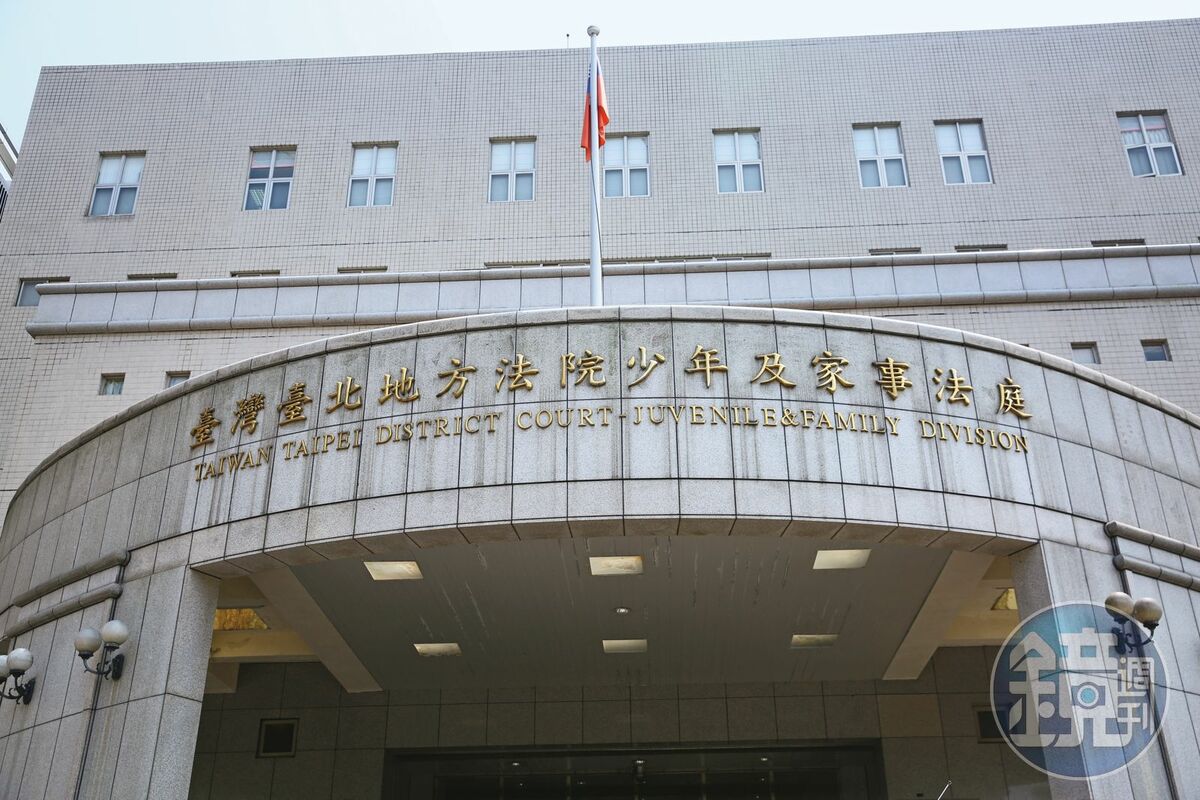 新店家事法庭日前開庭調解王文洋遭訴請認親案，女方開價逾10億元。 圖：鏡週刊提供