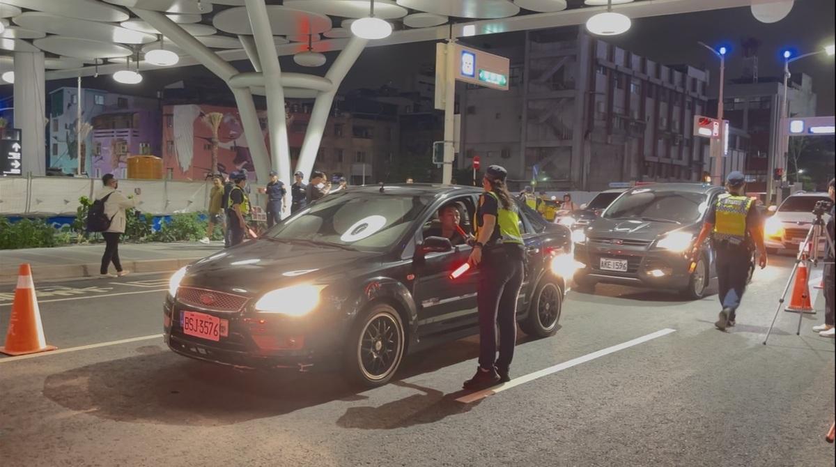 近期社群媒體上流傳「邊開車邊吃麥香雞恐被判為酒駕」說法。 圖：高雄市警局交通警察大隊／提供