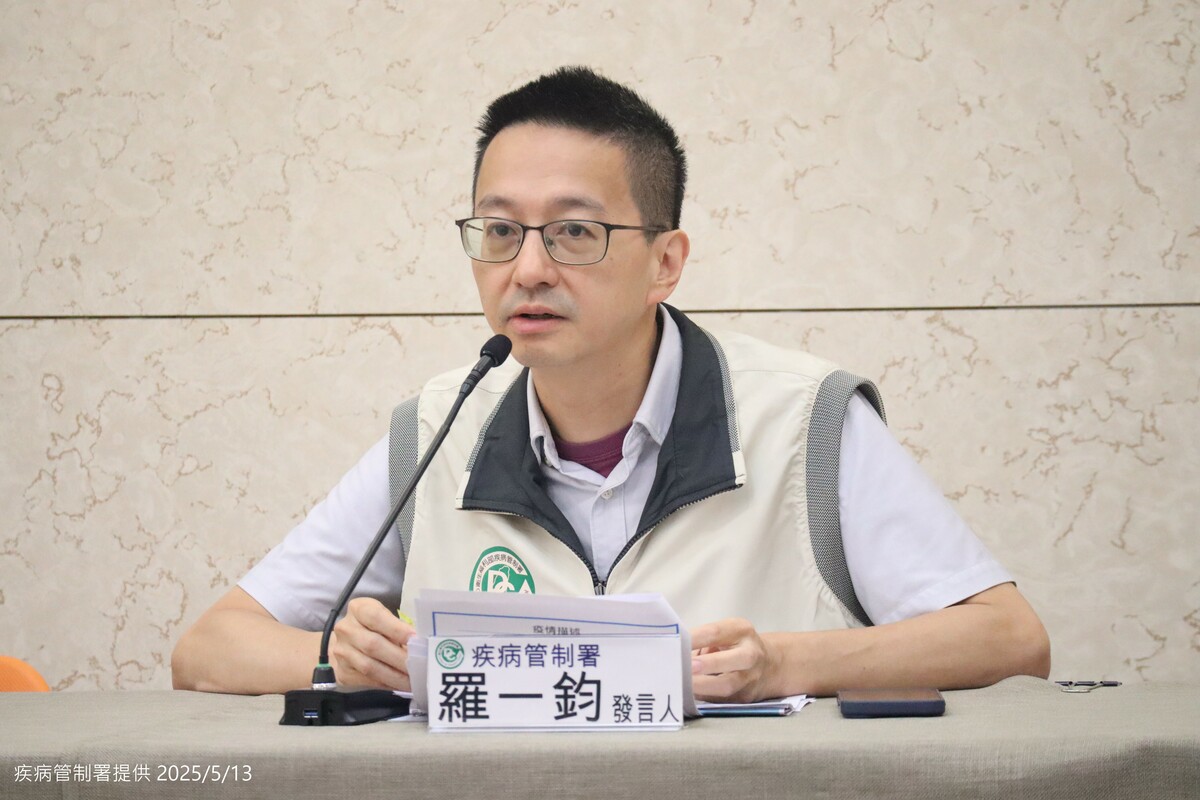 新冠疫情升溫，快篩難買引發民怨，疾管署設防疫專區整合藥局、院所與疫苗資訊，供民眾快速查詢。(圖為疾管署發言人羅一鈞) 圖：疾管署 ／  提供