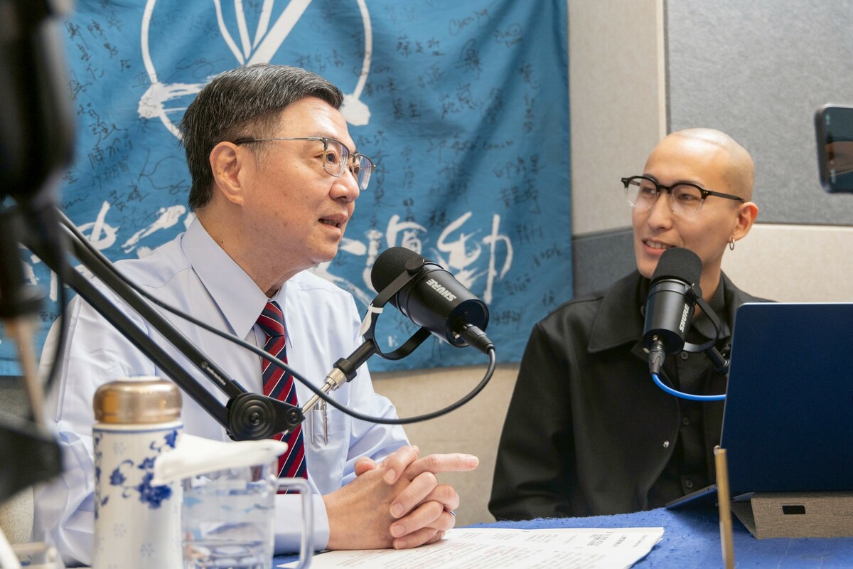 行政院長卓榮泰就任將滿一週年，他今(13日)在播客節目「法律白話文」專訪。 圖：行政院提供