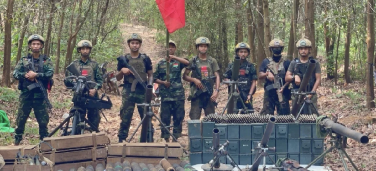 緬甸軍方也指出，在清場過程中共發現 6 具叛軍遺體，並繳獲多種輕武器與彈藥。部分因戰鬥撤離的士兵與警察已重新與軍方主力部隊會合，並接受醫療處置。 圖 : 翻攝自緬甸中文君