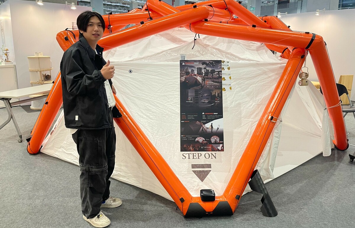 林翊文以《ANABIOSIS DROP災民快速收容方案》榮獲產品設計類金點新秀設計獎。 圖：高科大創設學院/提供