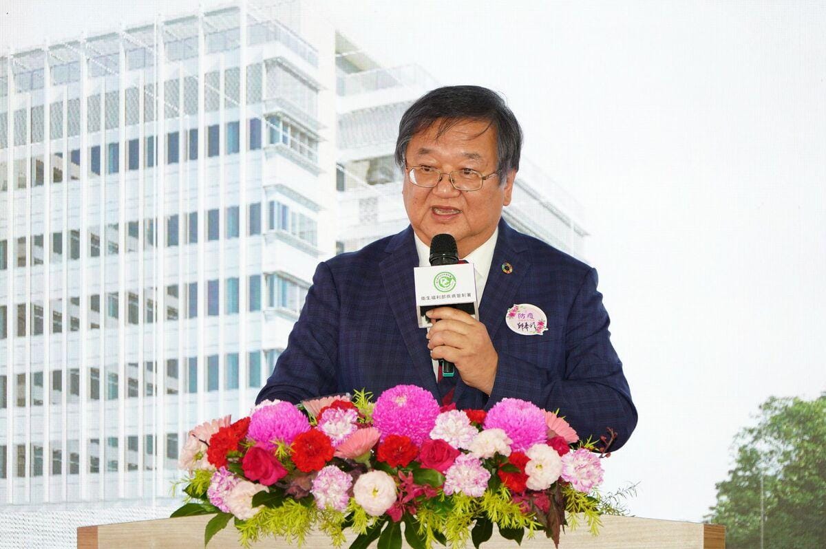 衛福部部長邱泰源在典禮上致詞指出，感謝賴總統推動將「健康」納入國家軟性基礎建設，並肯定內政部國土管理署與公共工程會在規劃與後續工程品質監督上的協助。 圖：疾管署／提供