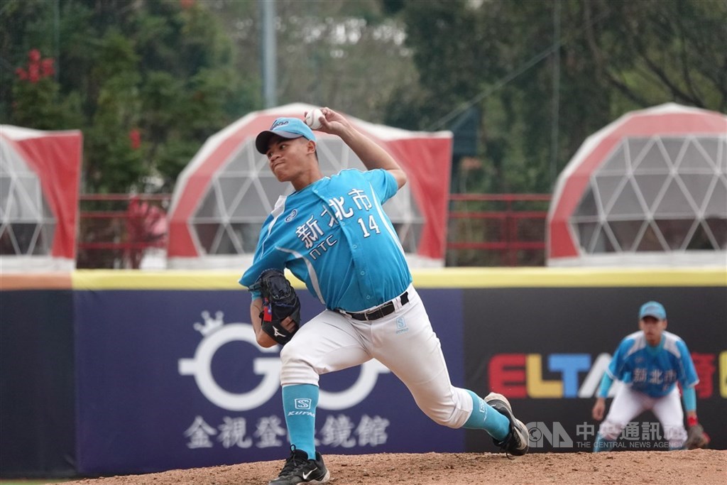 王貞治盃青棒賽13日開打，新北市隊投手石主恩（圖）先發4局無失分，率隊以3比0擊敗台南市隊搶首勝。（中央社檔案照片）