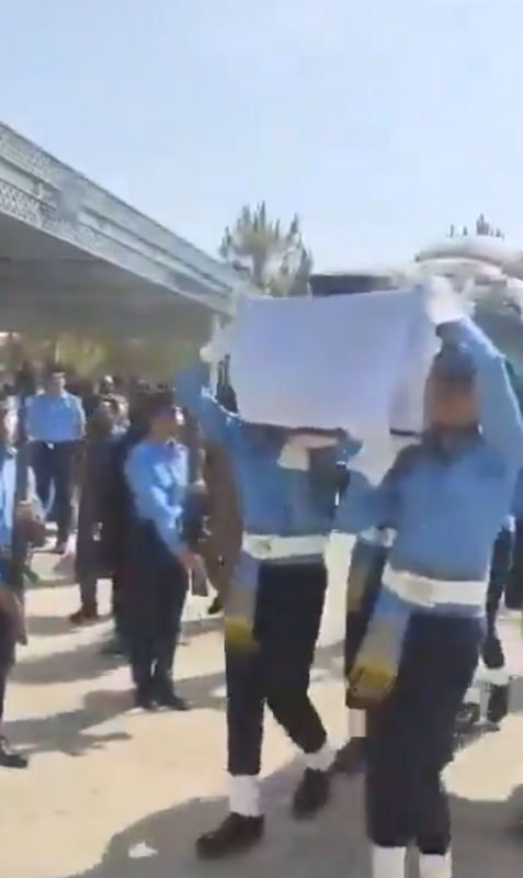 巴基斯坦 12 日為在印度空襲中喪生的官兵舉行葬禮。 圖：翻攝自 NiKITa X 帳號