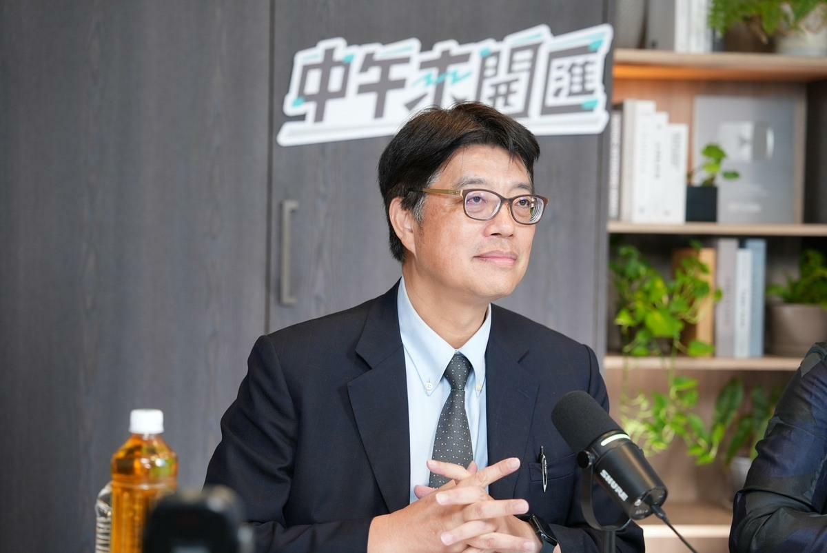 陸委會主委邱垂正接受主持人黃光芹在《CNEWS匯流新聞網》主持的政論live直播節目《中午來開匯》專訪。 圖：《CNEWS匯流新聞網》提供