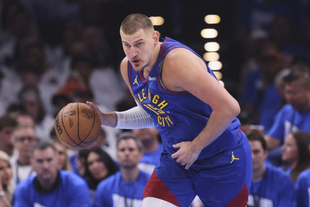 美國職籃NBA丹佛金塊當家球星約基奇14日狂轟44分、15籃板，可惜球隊仍以105比112不敵奧克拉荷馬雷霆。（美聯社）