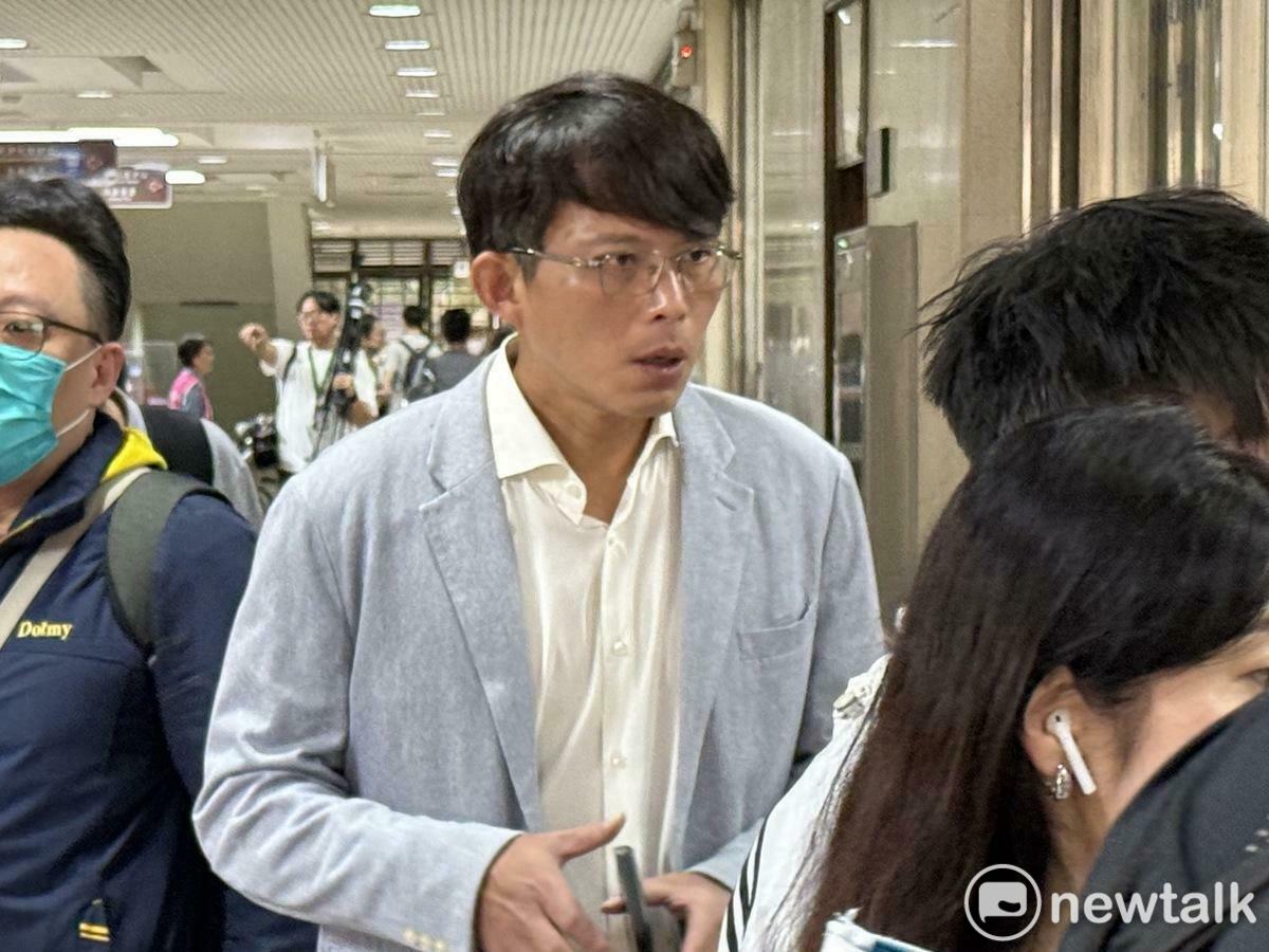 民眾黨主席黃國昌今天到台北地院旁聽。 圖：周煊惠 / 攝
