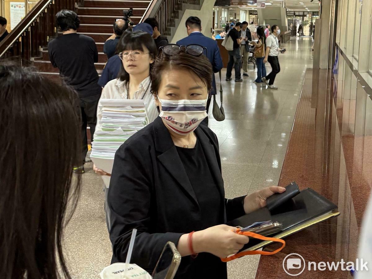 民眾黨立委、台北市前副市長黃珊珊今天到台北地院旁聽。 圖：周煊惠 / 攝