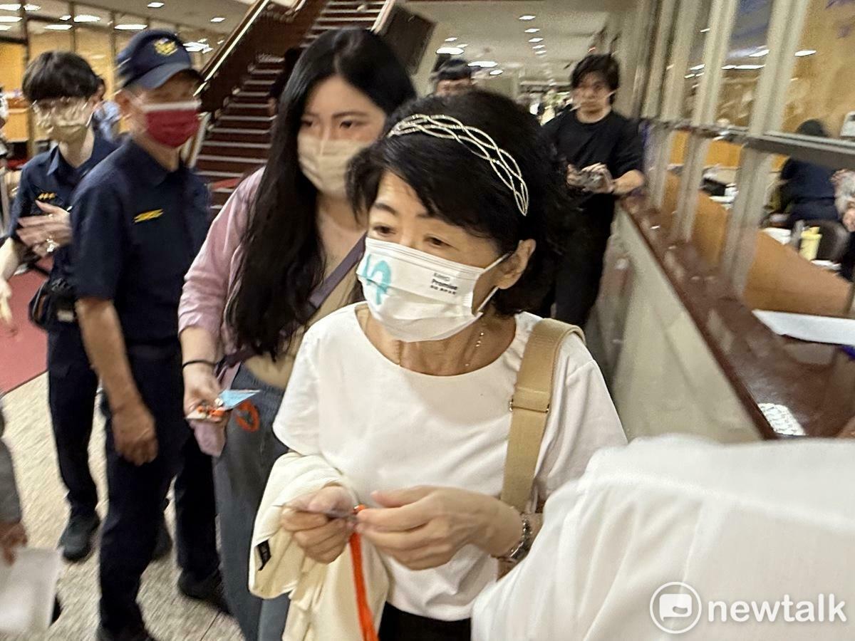 民眾黨前主席柯文哲妻子陳佩琪今天再度現身台北地方法院旁聽。 圖：周煊惠 / 攝