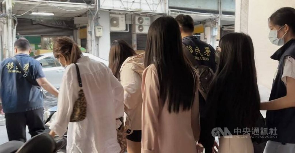 蔡姓男子等人組成跨國應召集團，找來泰國籍女子在台中市中區騎樓攬客從事性交易，經移民署等單位循線查獲；涉案業者6人日前被檢方依妨害風化罪嫌起訴。（翻攝照片）中央社記者蘇木春傳真  114年5月15日